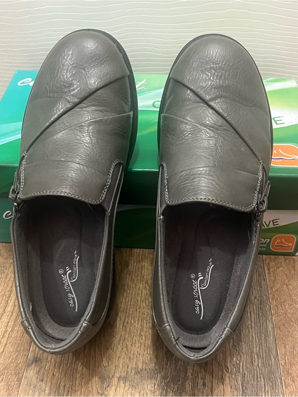 Women’s Slip-On Easy Street Comfort Shoe in Gray Size 7